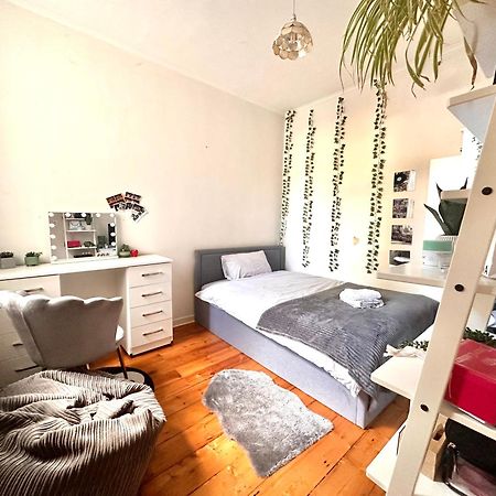 A Lovely Guest Room In West Λονδίνο Εξωτερικό φωτογραφία
