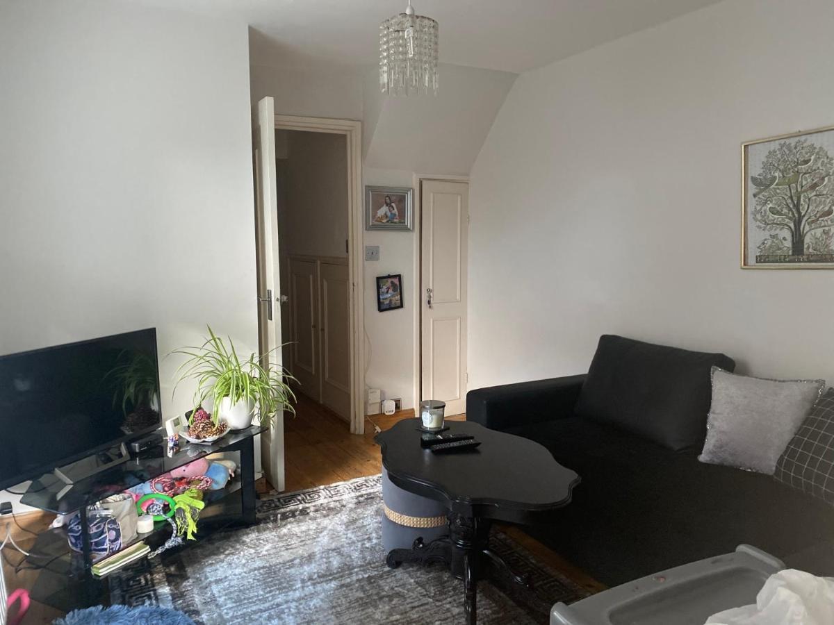 A Lovely Guest Room In West Λονδίνο Εξωτερικό φωτογραφία