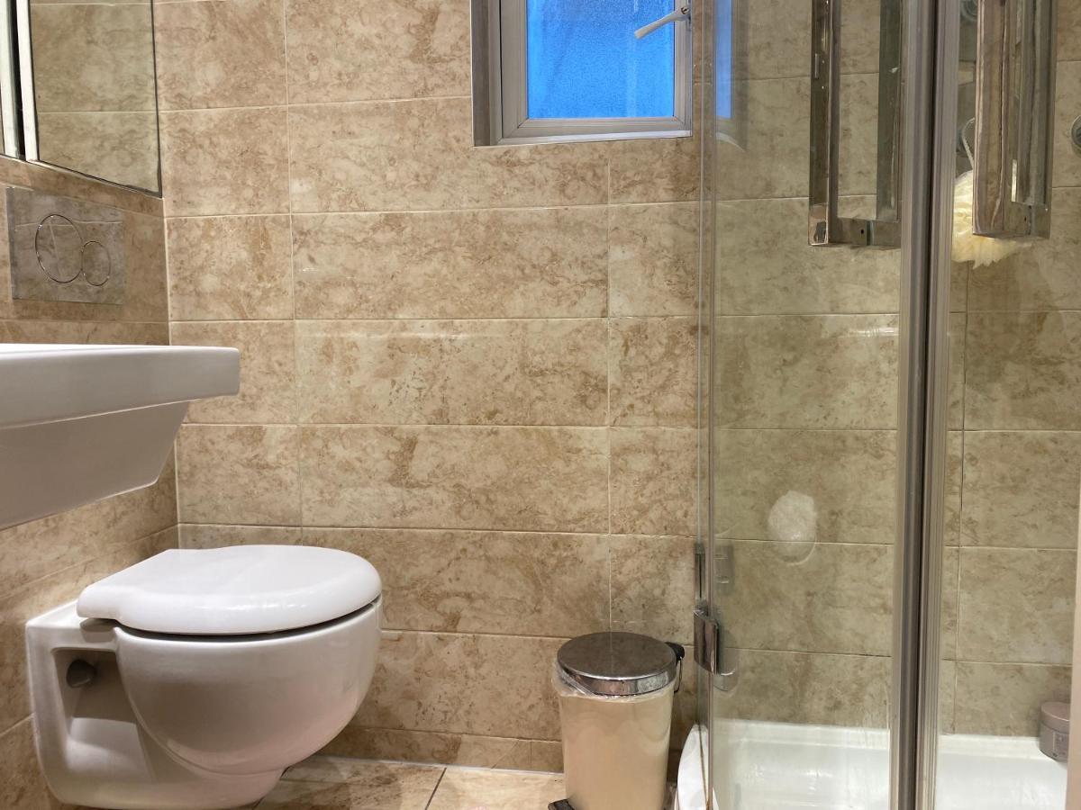 A Lovely Guest Room In West Λονδίνο Εξωτερικό φωτογραφία